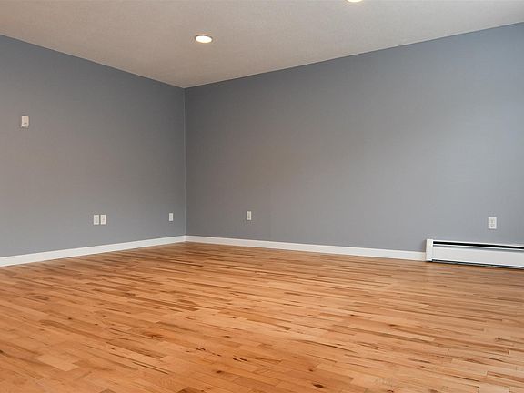 3rd image of 3 Oakwood Ln APT 5