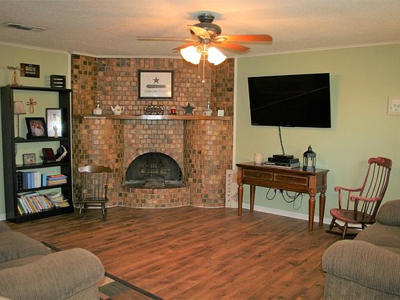 2nd image of 318 Baker Dr