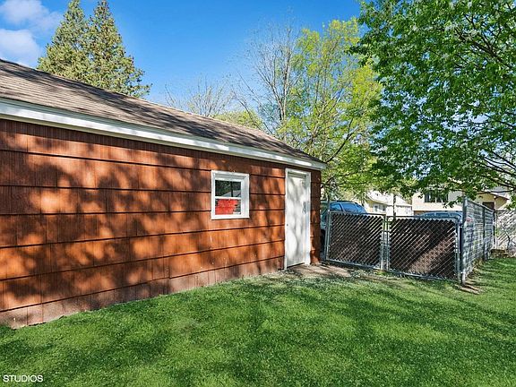 4th image of 1960 Cottage Ave E