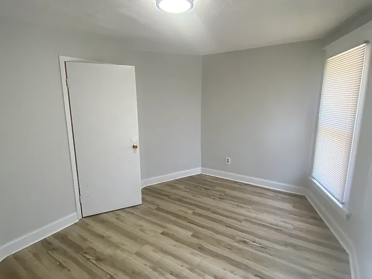 717 Redwood Ave — Photo 10