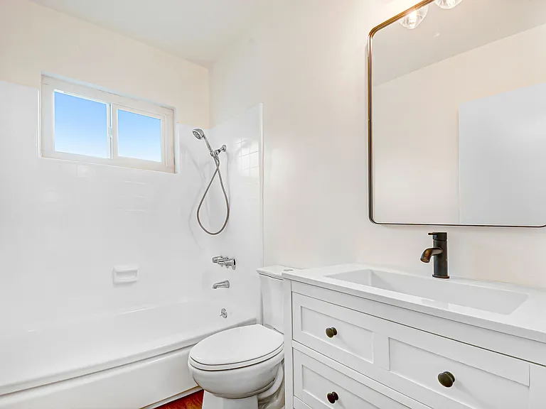 21005 Wood Ave #B — Photo 12