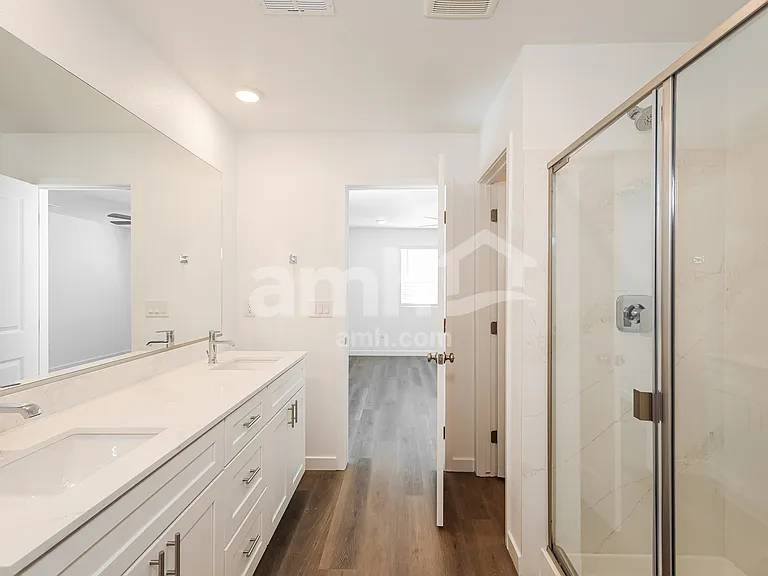 949 Harvey St — Photo 9