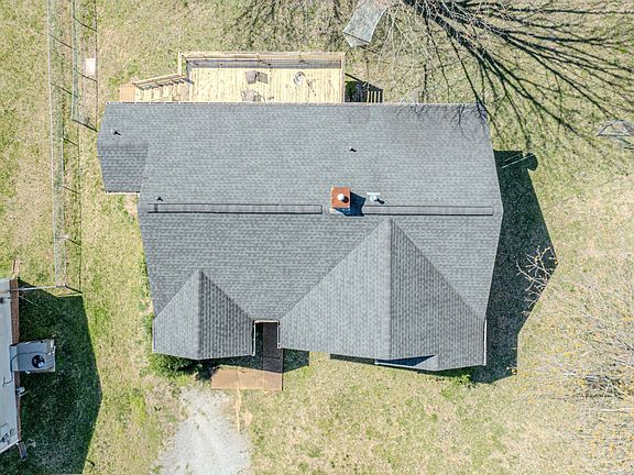 5th image of 100 Sycamore Dr