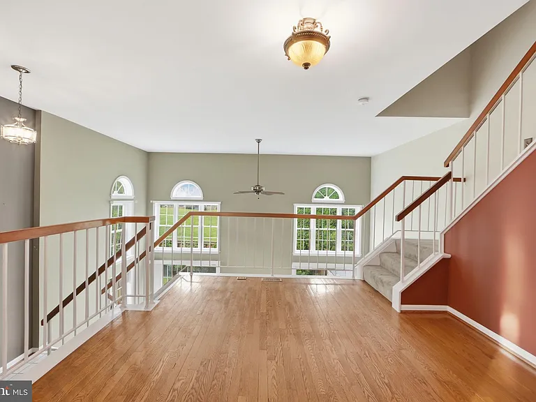 8715 Delcris Dr — Photo 8