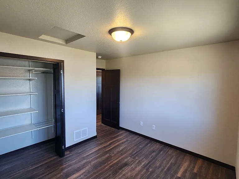 557 Mace Dr — Photo 7