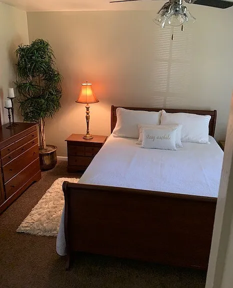 Chateau Apartments — Photo 19