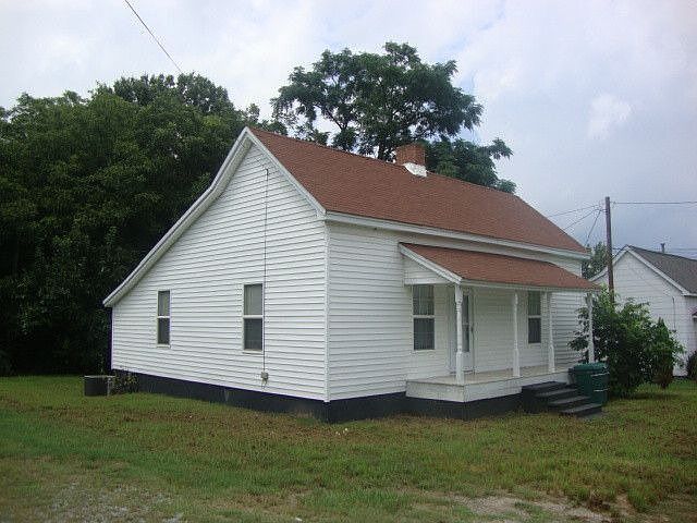 2nd image of 713 8th St