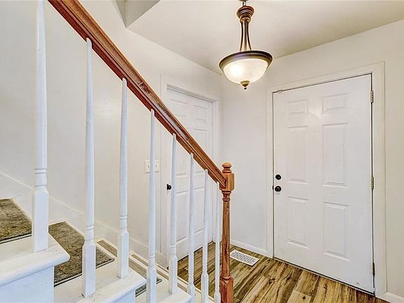 4th image of 2240 Laneway Dr