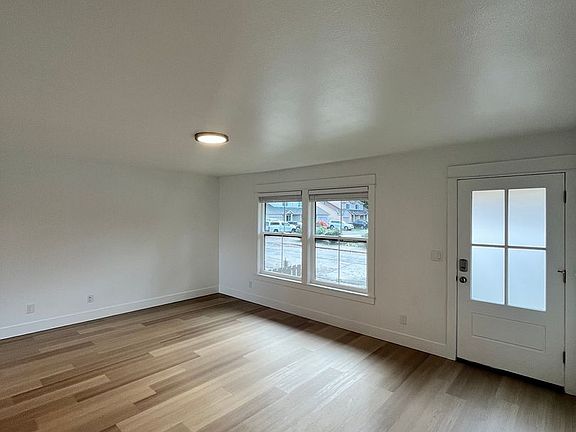 5th image of 3405 SE Harvey St #1