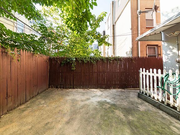 5th image of 2218 Fitzwater St #A