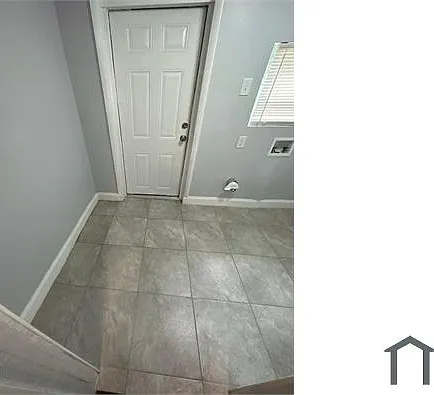 326 Claude St — Photo 10