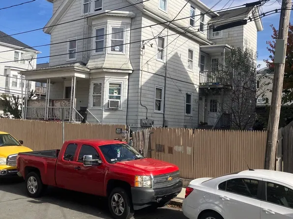 2 Barrett St, Fall River, MA 02724