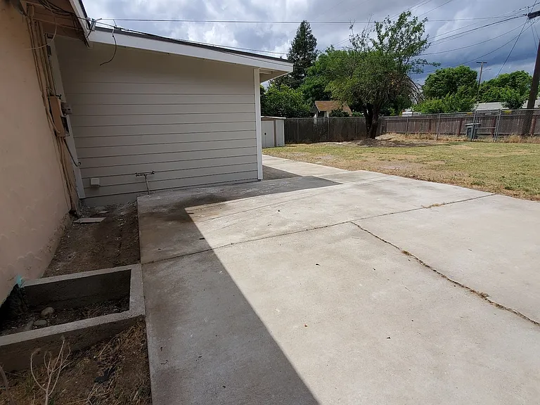 1415 De Witt Ave — Photo 15