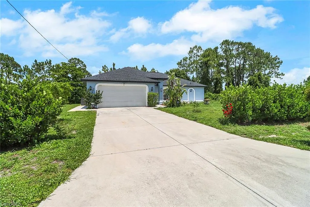 4 bed, 2.0 bath, 1712 sqft, $1,850 — Photo 1