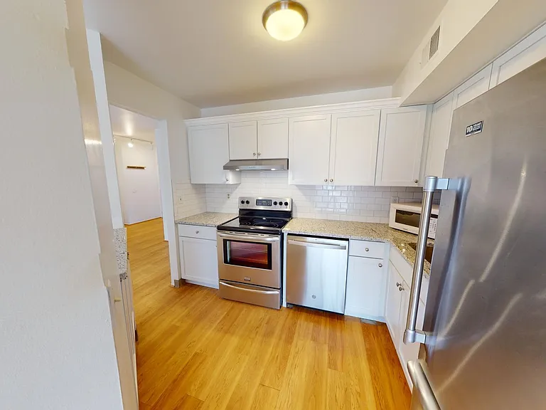 2221 S Huron Pkwy #4 — Photo 9
