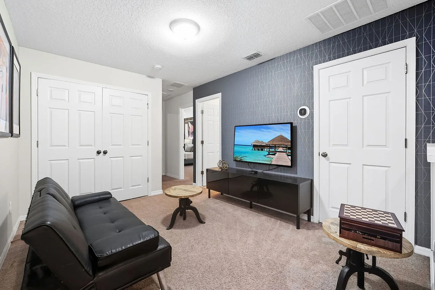 5 bed, 4.0 bath, 2303 sqft, $4,374 — Photo 4