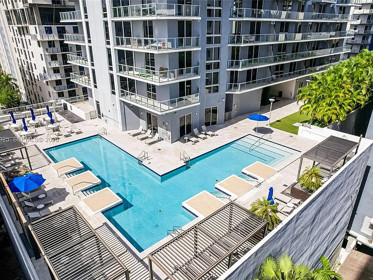 1010 SW 2nd Ave #1003 — Photo 32