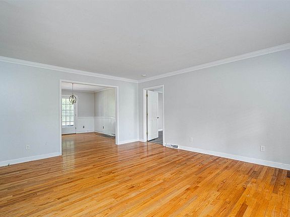 3rd image of 62 Dogwood Acres Trl