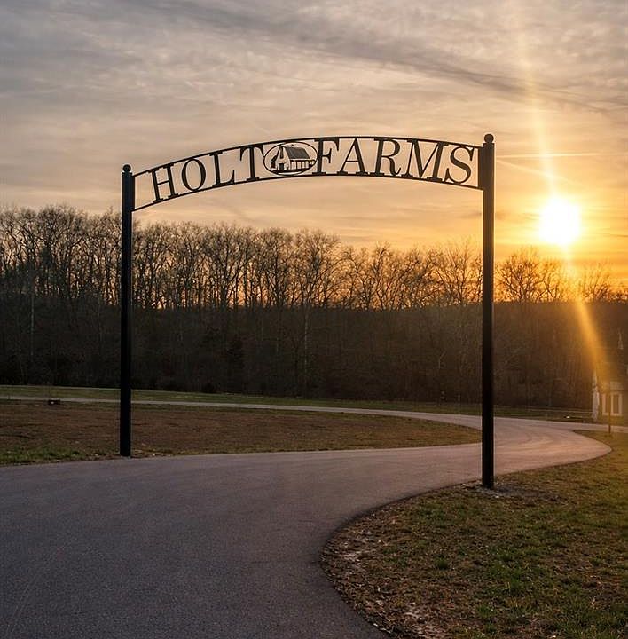 1st image of 5 Holt Farms Rd