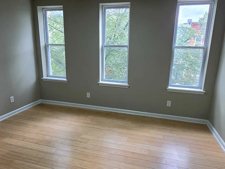 2405 Francis St — Photo 10