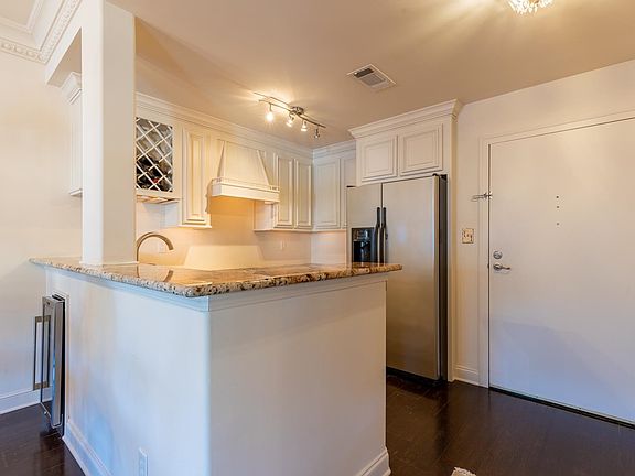 4th image of 5400 Park Ave APT 305