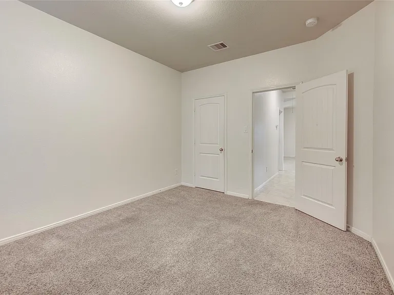 734 Mill Spring Ct — Photo 17