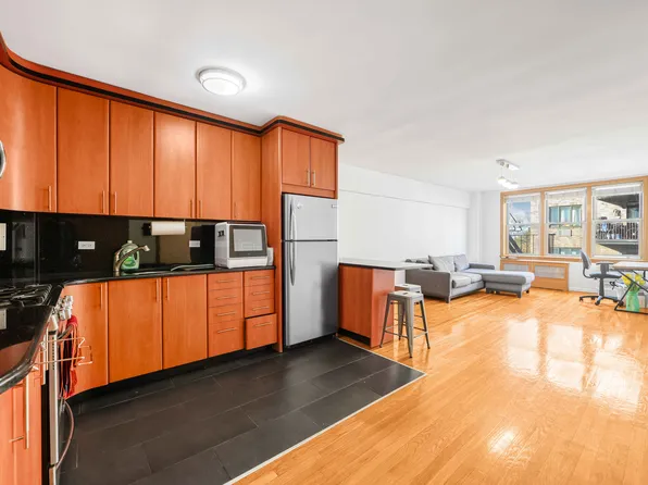 1625 Emmons Avenue image 4 of 15