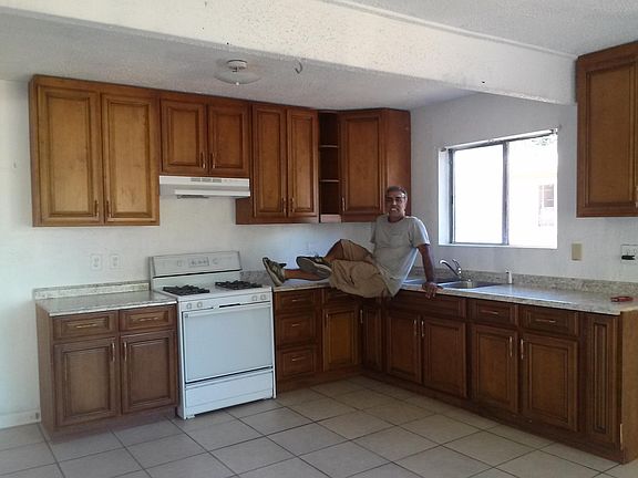 3rd image of 7029 Vine Ave