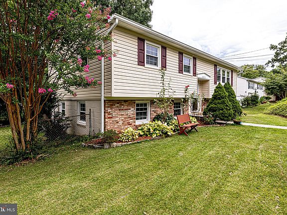 5th image of 6023 Marilyn Dr