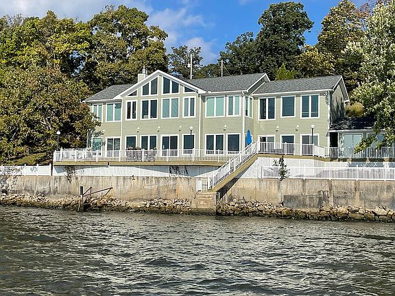 4th image of 1102 Blue Water Bay Dr