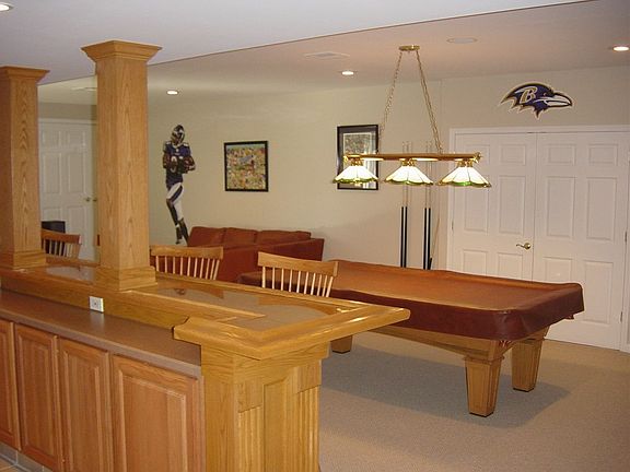 Wet Bar & Game Area