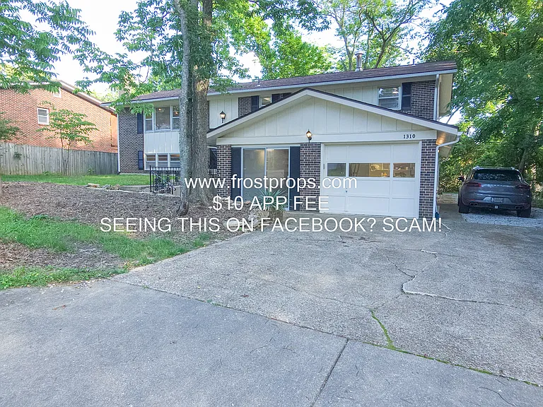 1310 Whitney Ln — Photo 2
