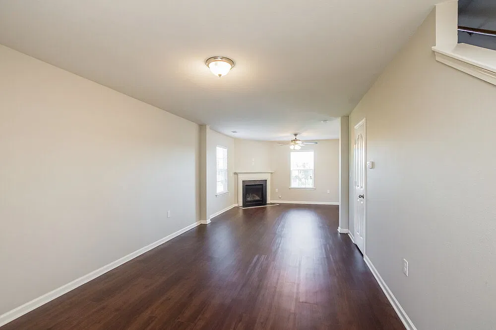 3 bed, 2.5 bath, 1891 sqft, $2,045 — Photo 4