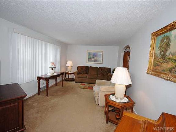2nd image of 304 Liston St