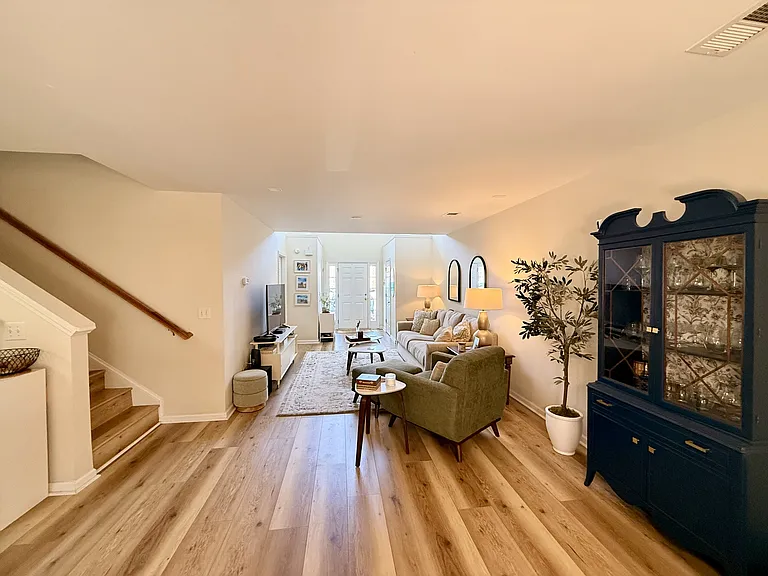1104 Harvester Cir #1 — Photo 15