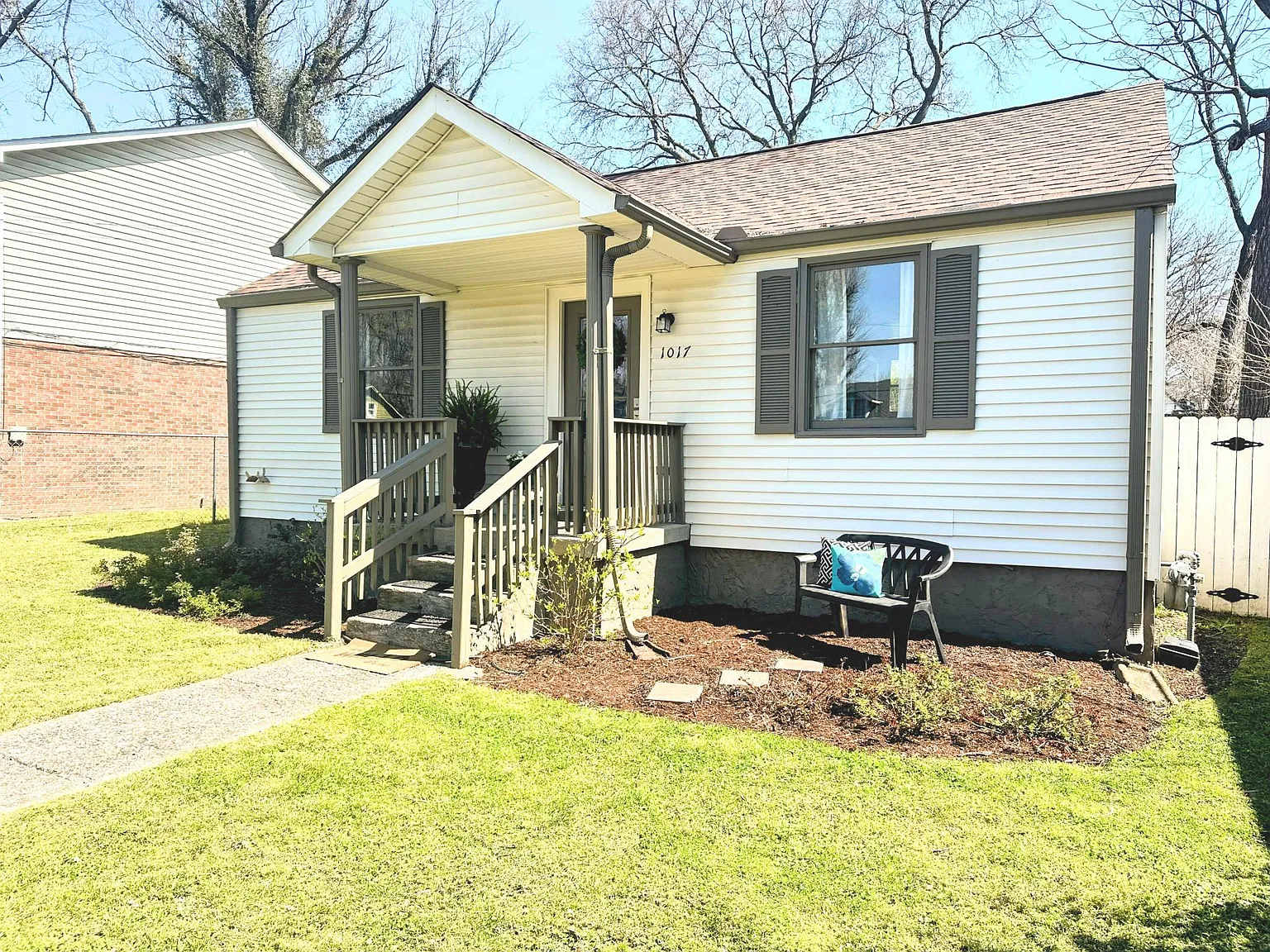1017 Meridian St — Photo 2