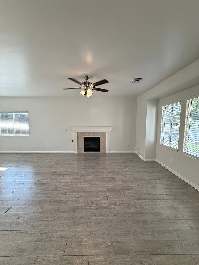 Beautiful 3-Bedroom Home in Southwest Bakersfield — Photo 4