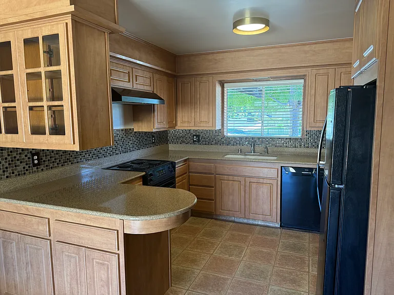 602 N B St — Photo 10
