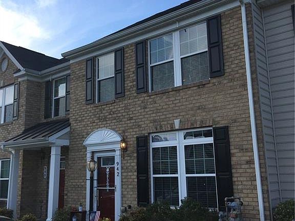 5th image of 942 Kitty Hamilton Cir