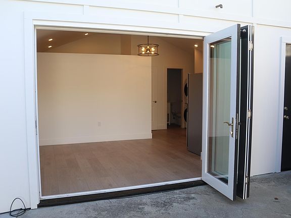 4th image of 115 Cleaves Ave