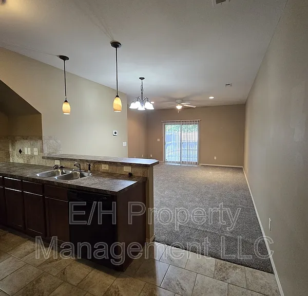 2146 N Woodlawn Blvd — Photo 9