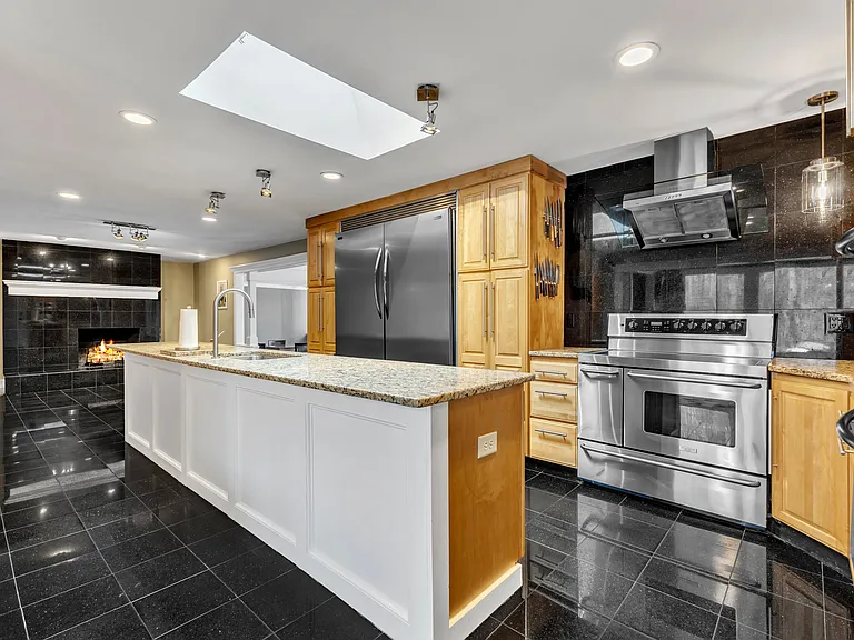1126 Trailwood Dr — Photo 38