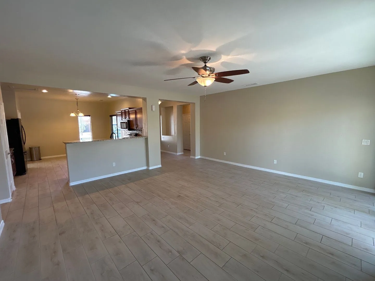 3 bed, 2.0 bath, 1597 sqft, $1,800 — Photo 4