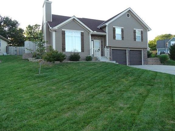 2nd image of 1013 NW Creek Side Ln