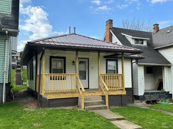 19 3rd St, Beech Bottom, WV 26030