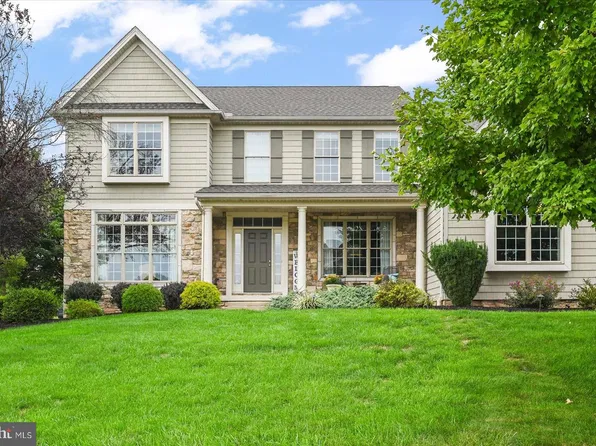 2146 Bernays Dr, York, PA 17404