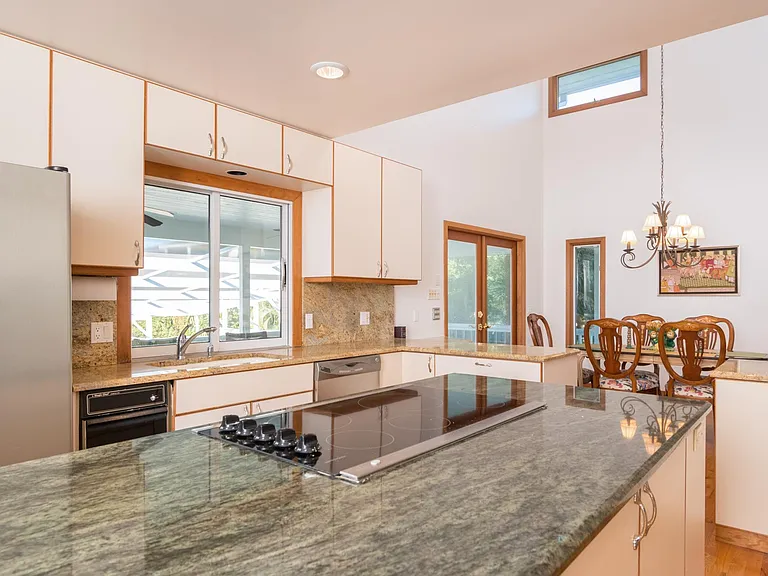725 Conn Way — Photo 9