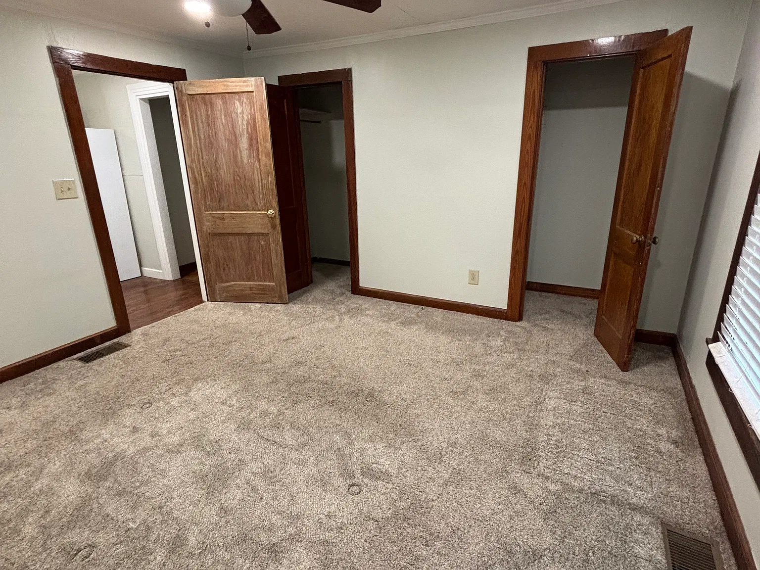 2 bed, 1000 sqft, $1,400 — Photo 2