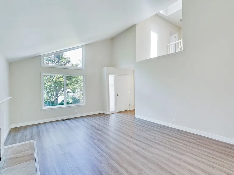 803 Runningwood Cir — Photo 5