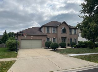 7 W Sandstone Ct, South Elgin, IL 60177